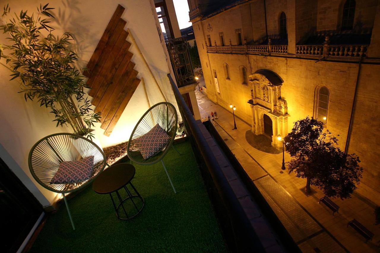 El Atico De La Catedral Apartment Logrono Bagian luar foto